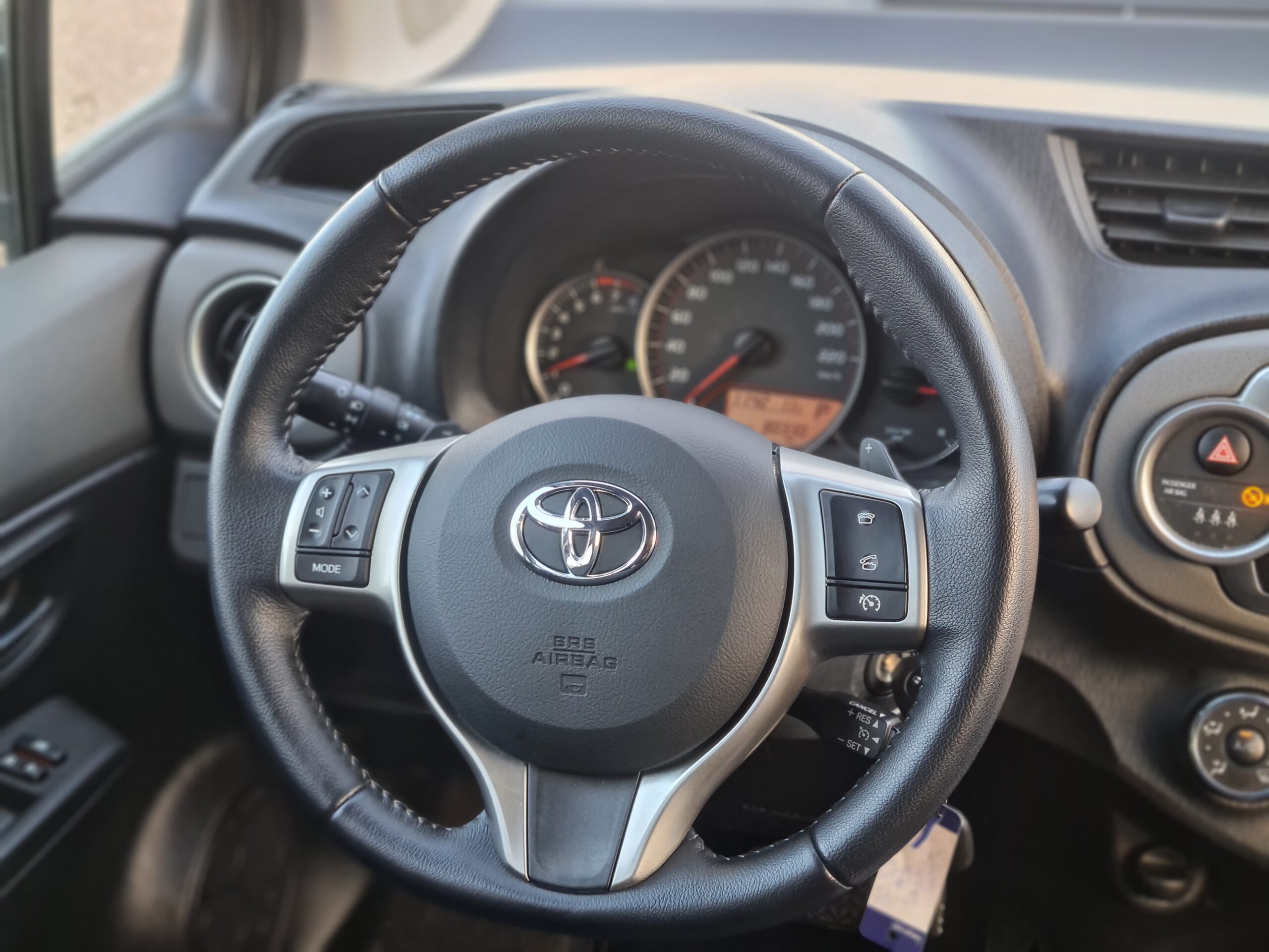 Toyota Yaris 1.3 VVT-i Aspiration 2012 VERKOCHT