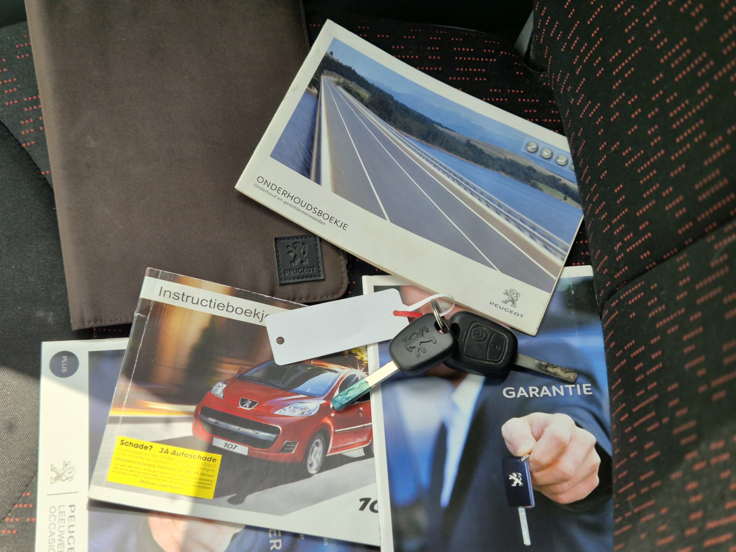 Peugeot 107 1.0-12V XS 2010 VERKOCHT