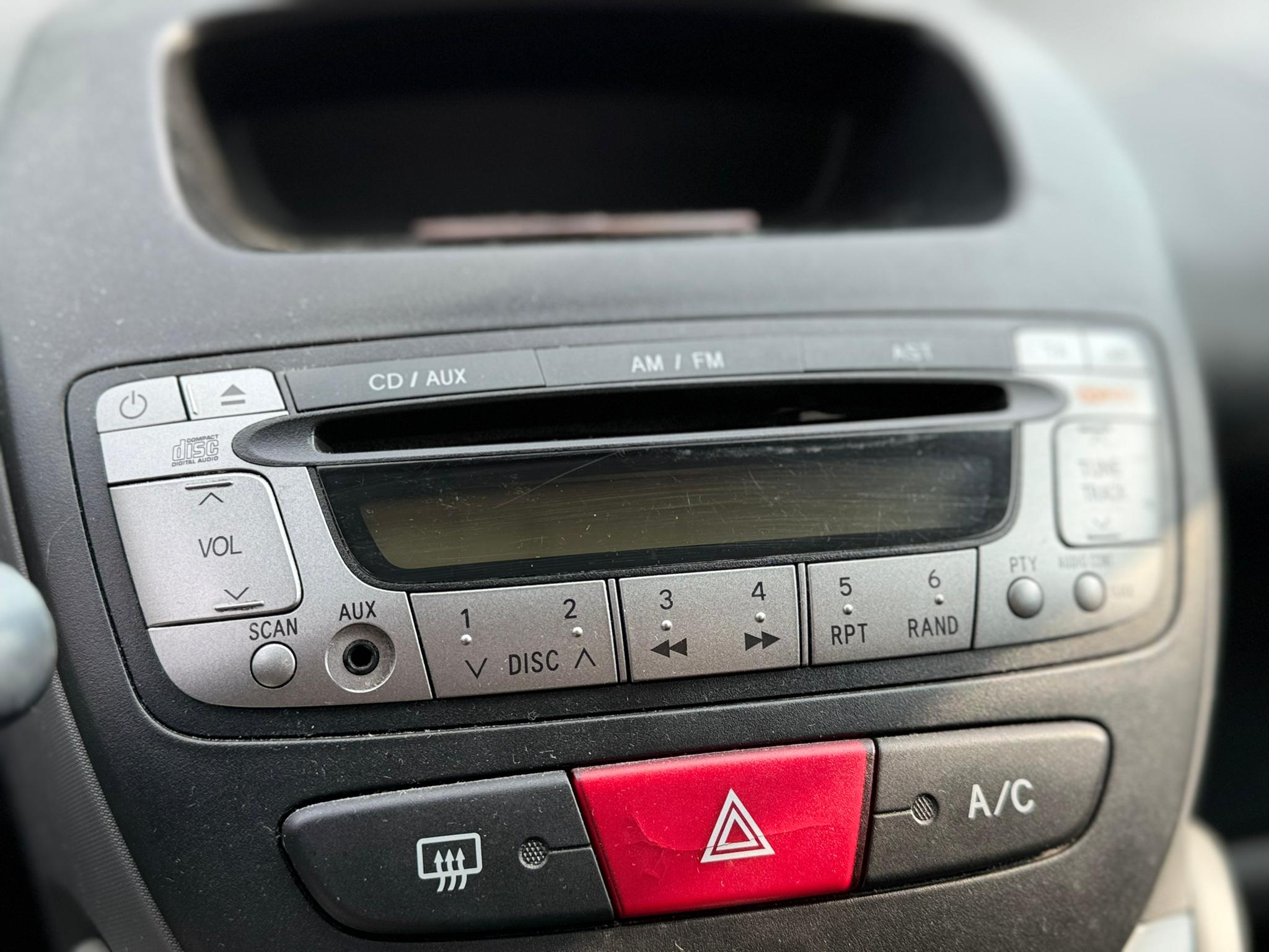 Peugeot 107 1.0-12V XS 2011