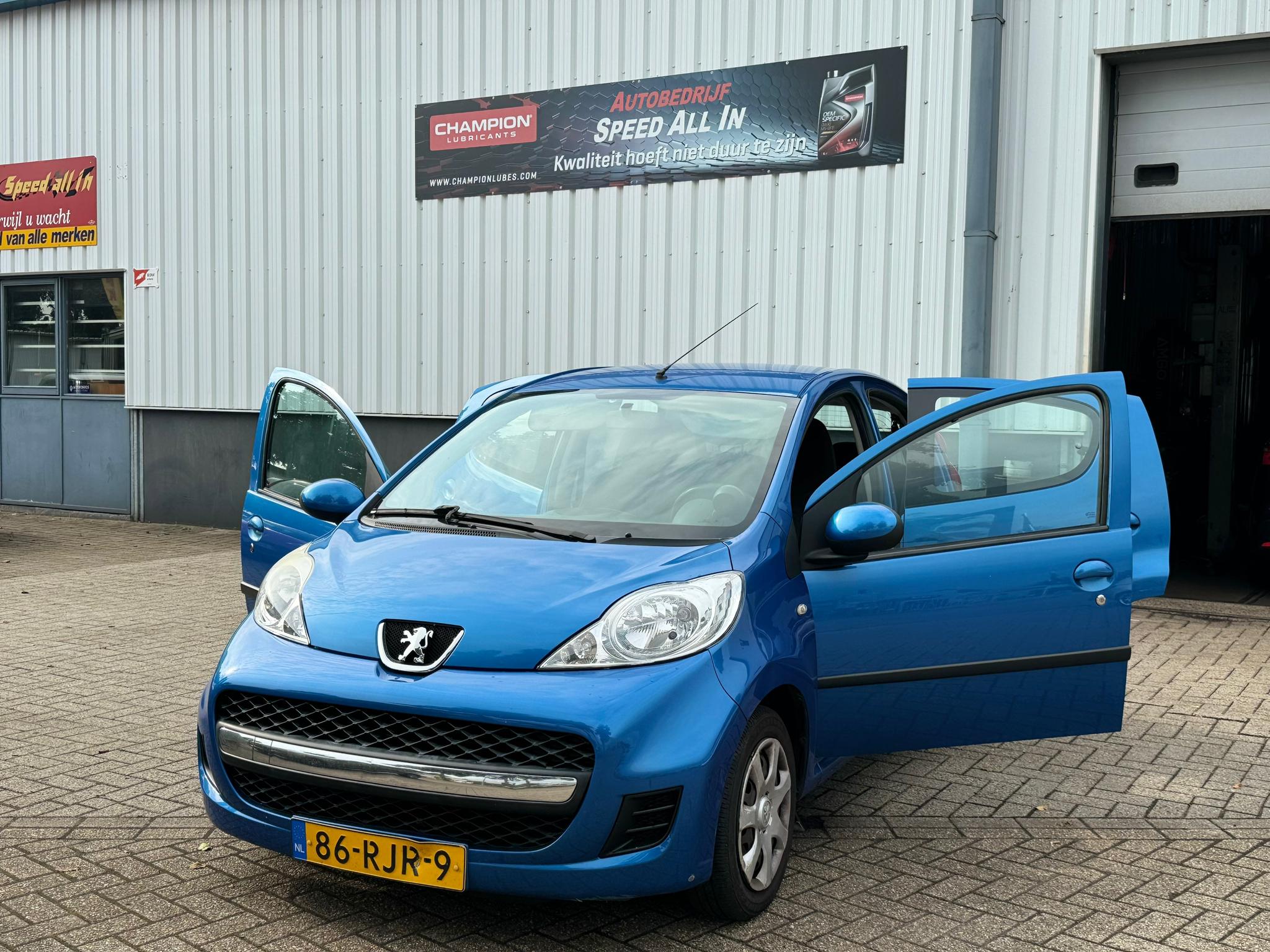 Peugeot 107 1.0-12V XS 2011