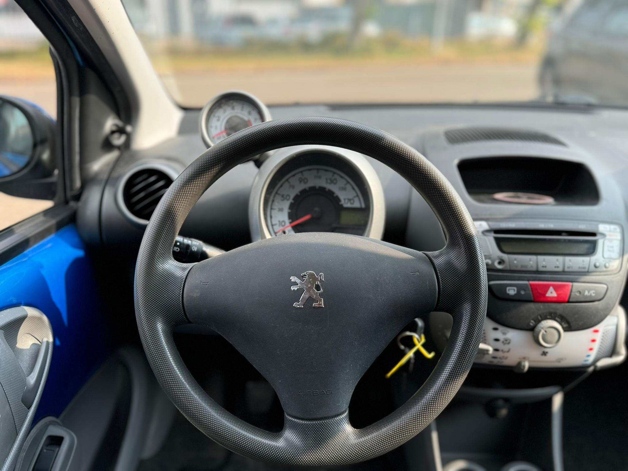 Peugeot 107 1.0-12V XS 2011