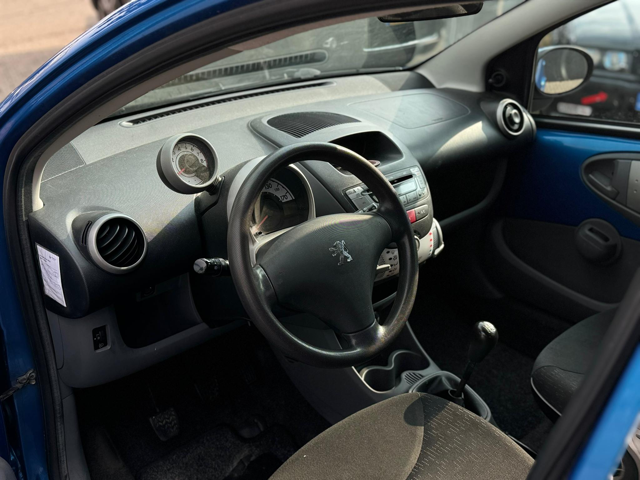 Peugeot 107 1.0-12V XS 2011