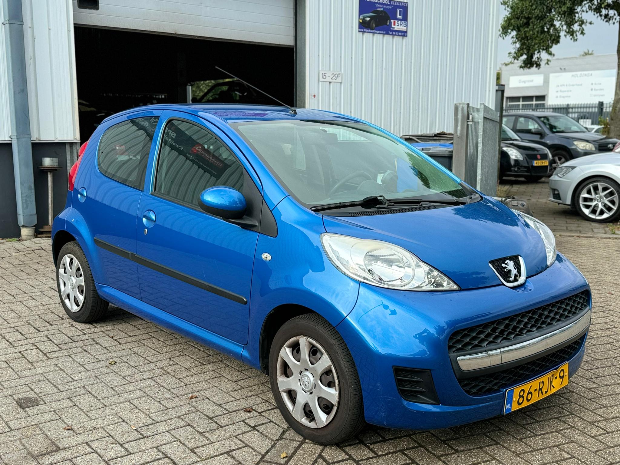 Peugeot 107 1.0-12V XS 2011