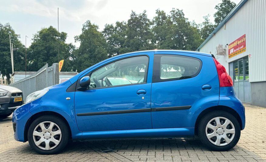 Peugeot 107 1.0-12V XS 2011