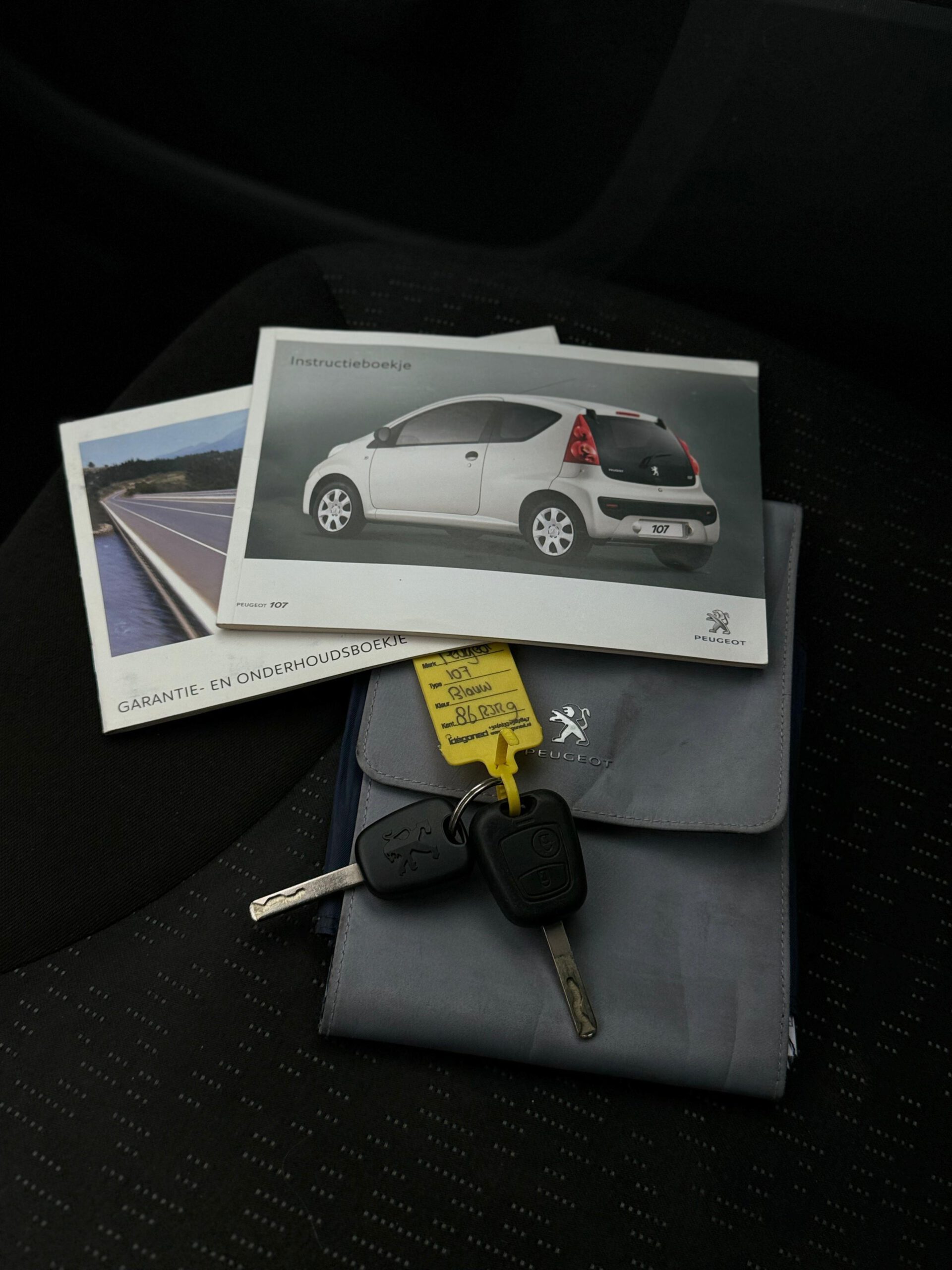 Peugeot 107 1.0-12V XS 2011