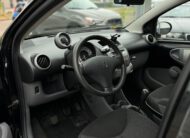 Peugeot 107 1.0-12V XS 2010