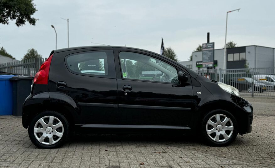 Peugeot 107 1.0-12V XS 2010