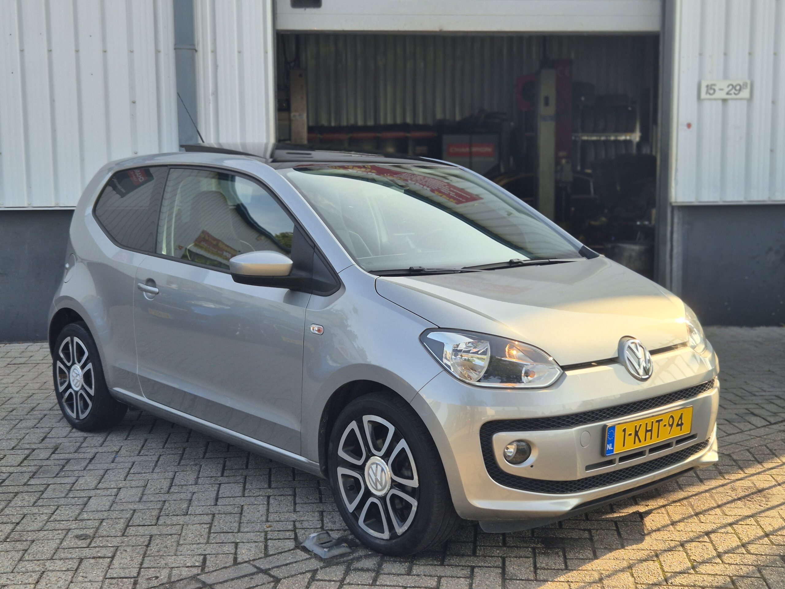 Volkswagen Up 1.0 High Up! 2013 VERKOCHT